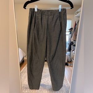 Aritzia Babaton Grey Wool-feel relaxed fit pants - size XXS